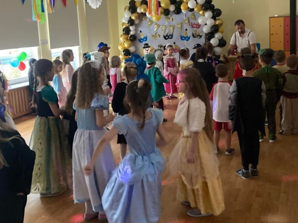 Bal karnawałowy w 