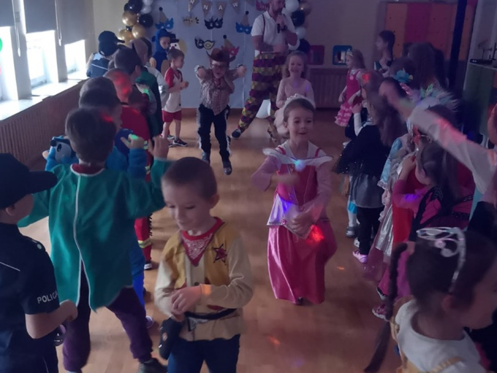 Bal karnawałowy w 