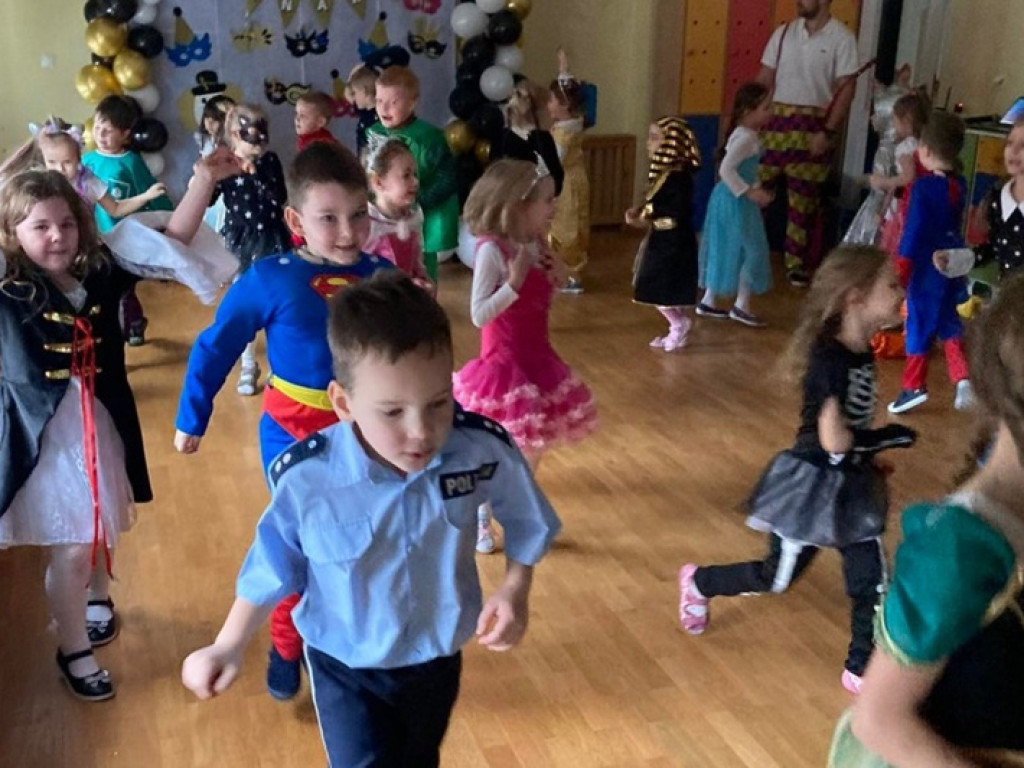 Bal karnawałowy w 