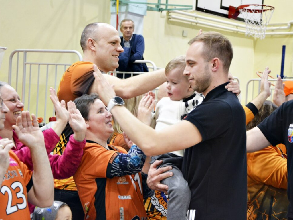 Tacy fani to skarb! Poznajcie Klub Kibica SPS Chrobry Głogów [Zdjęcia]