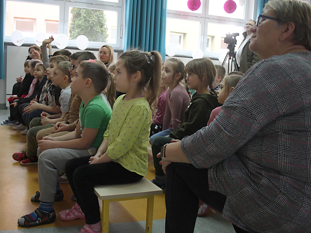 Dzieciaki - Miedziaki. Maluchy z Przedszkola Publicznego nr 20 w Głogowie spotkały się z hutnikami