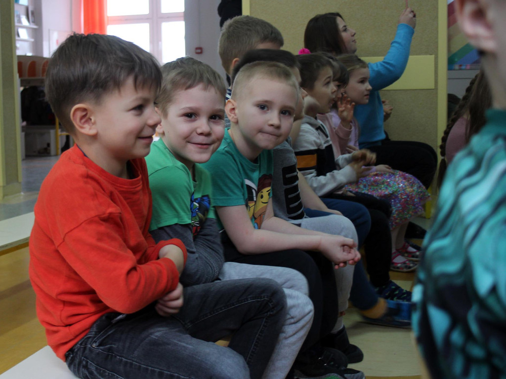 Dzieciaki - Miedziaki. Maluchy z Przedszkola Publicznego nr 20 w Głogowie spotkały się z hutnikami