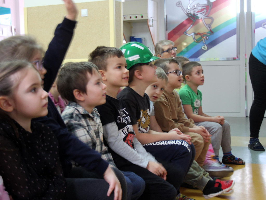 Dzieciaki - Miedziaki. Maluchy z Przedszkola Publicznego nr 20 w Głogowie spotkały się z hutnikami