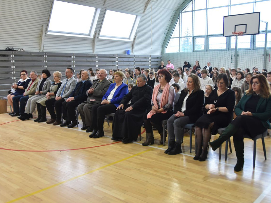 Uroczysty apel upamiętniający 83. rocznicę deportacji Polaków na Sybir w Kotli
