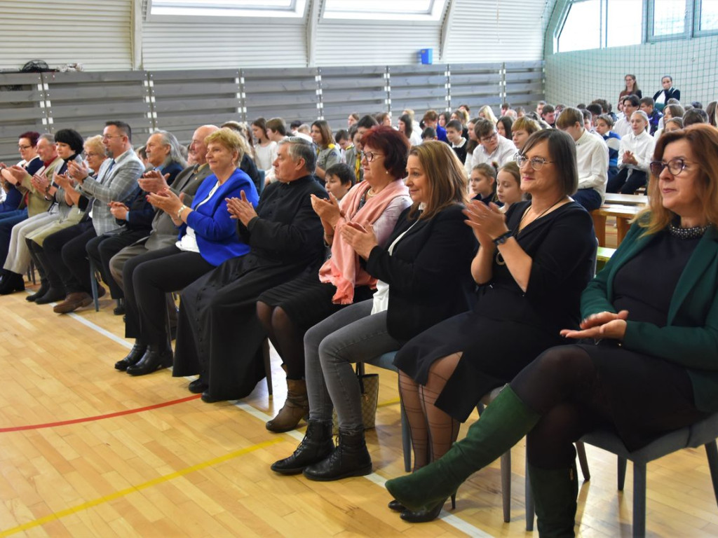 Uroczysty apel upamiętniający 83. rocznicę deportacji Polaków na Sybir w Kotli