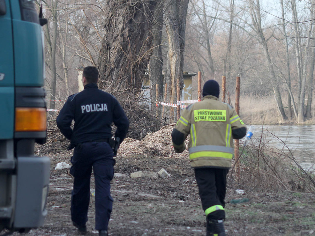Strażacy: Mężczyzna się nie wynurzył.  Akcja poszukiwawcza na Odrze nabiera tempa [ZDJĘCIA]