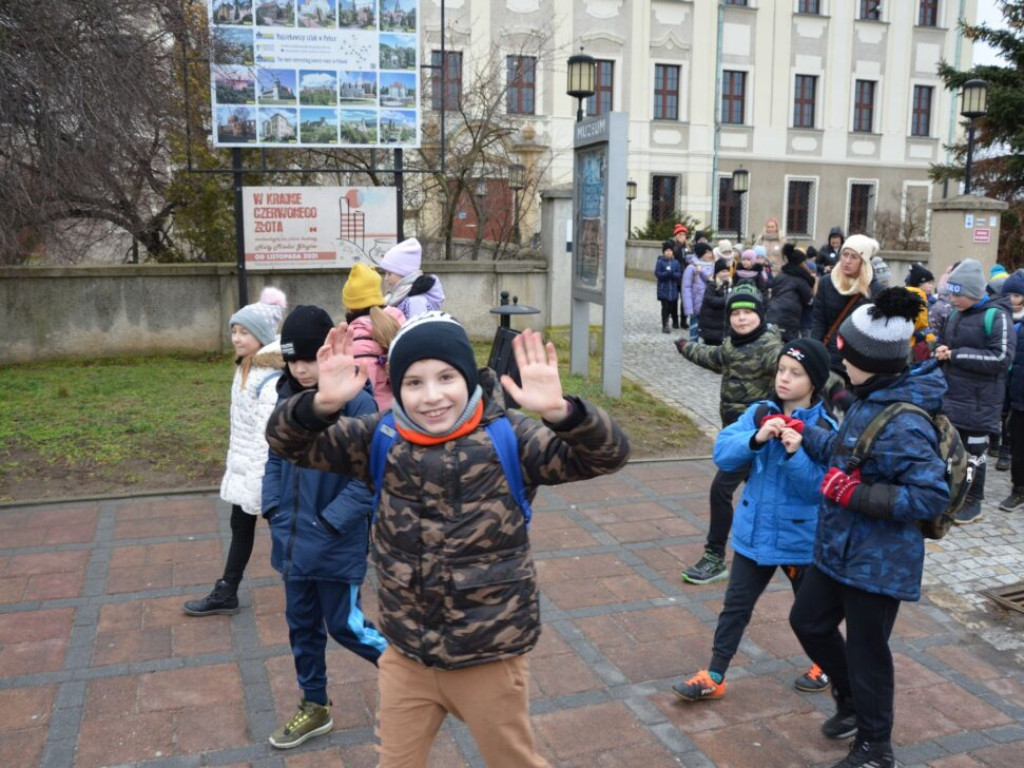Czapki czekają na fanów 