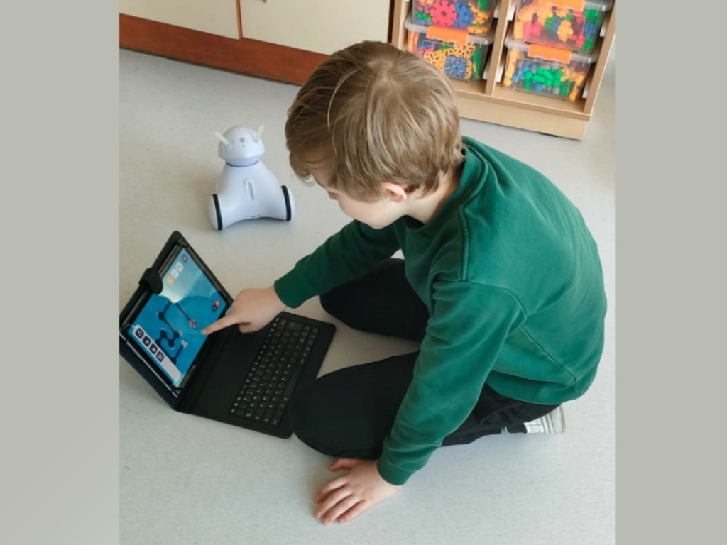 Uczniowie programują roboty i tworzą konstrukcje. Tak wyglądają 