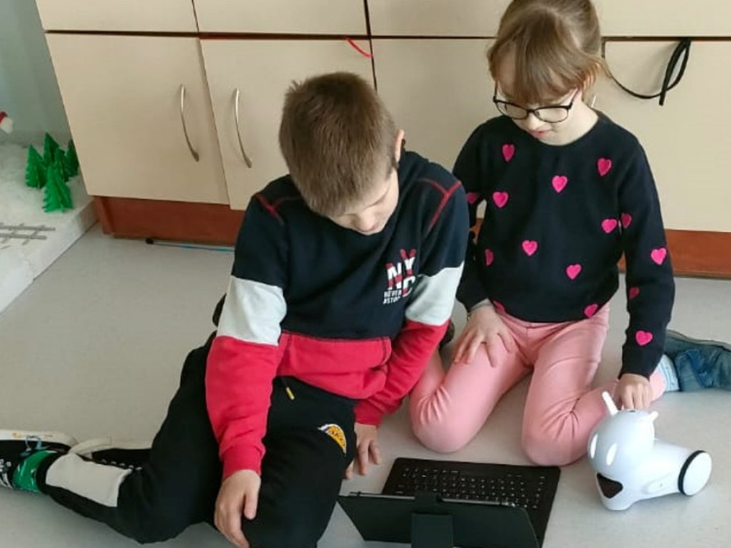 Uczniowie programują roboty i tworzą konstrukcje. Tak wyglądają 