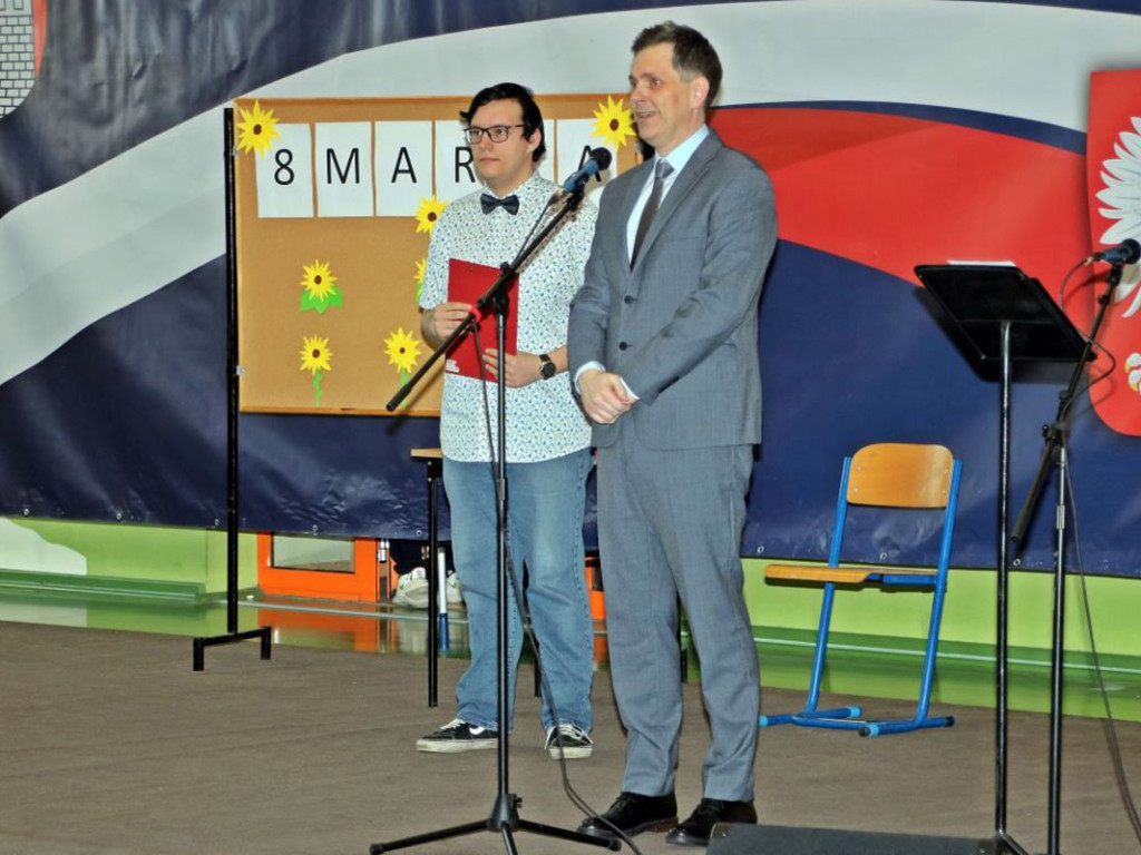 Tak świętowali Dzień Kobiet uczniowie i nauczyciele Zespołu Szkół Ponadpodstawowych w Sławie