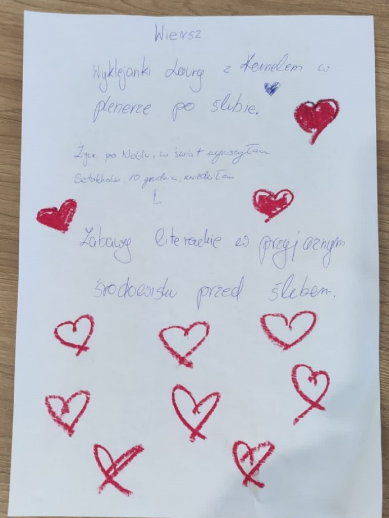 Bliżej życia i poezji Wisławy Szymborskiej. Uczniowie Aslana zwiedzili wystawę i stworzyli własne wiersze