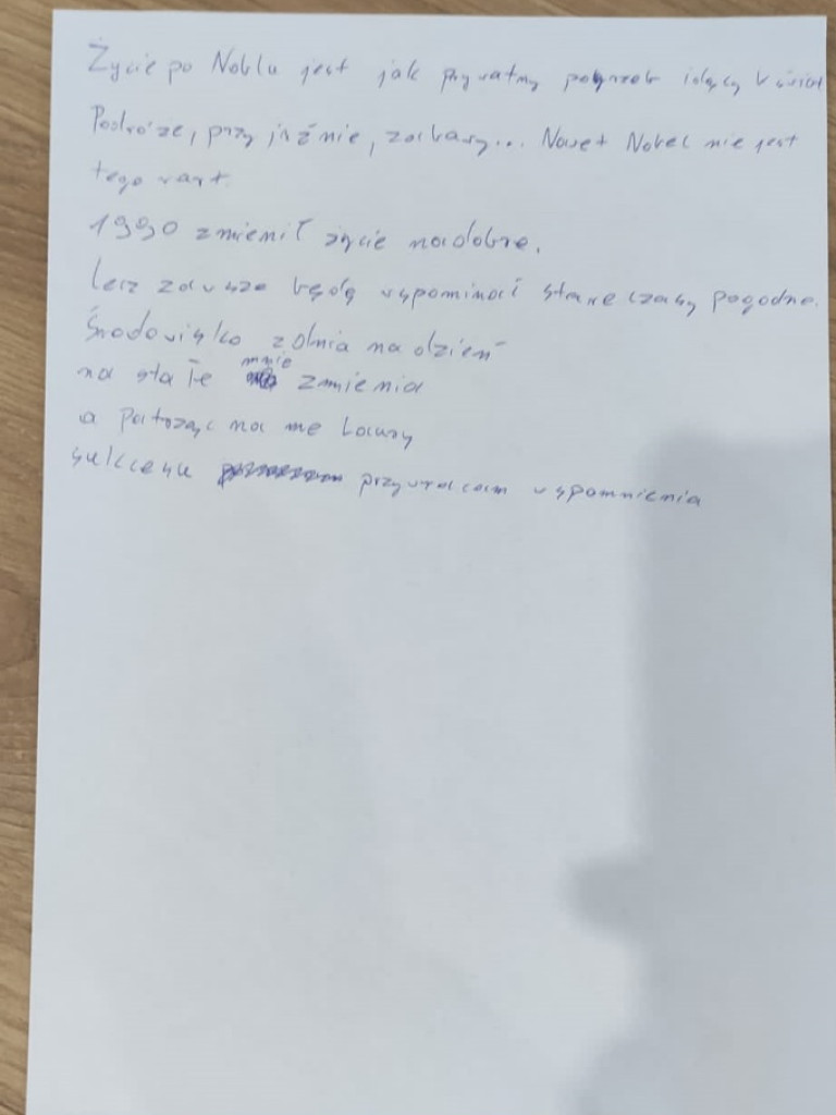 Bliżej życia i poezji Wisławy Szymborskiej. Uczniowie Aslana zwiedzili wystawę i stworzyli własne wiersze