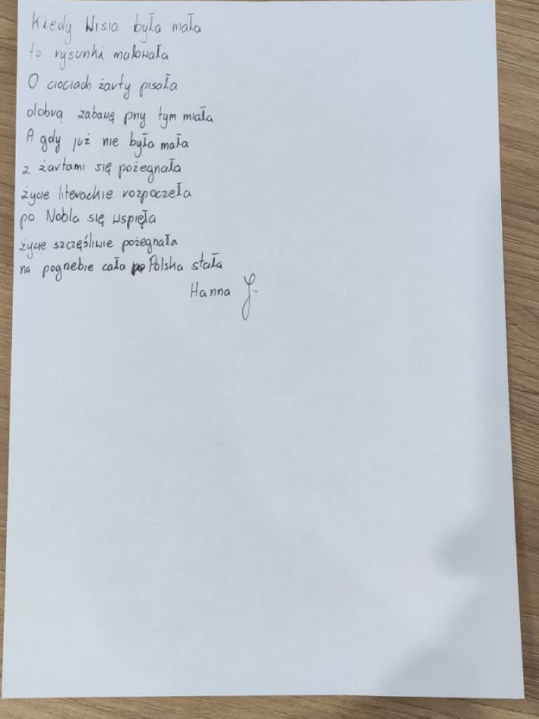 Bliżej życia i poezji Wisławy Szymborskiej. Uczniowie Aslana zwiedzili wystawę i stworzyli własne wiersze