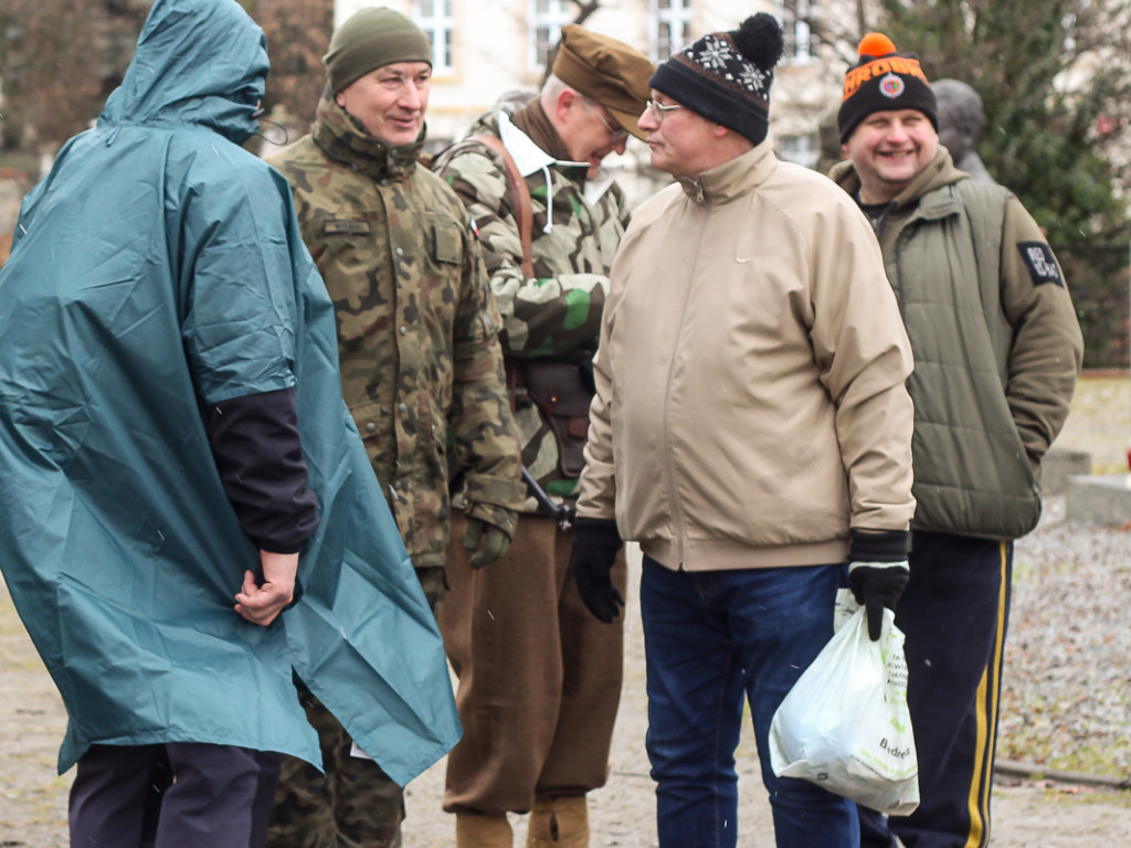 Kilkadziesiąt osób wzięło udział w pierwszym Terenowym Marszu Żołnierzy Wyklętych w Głogowie