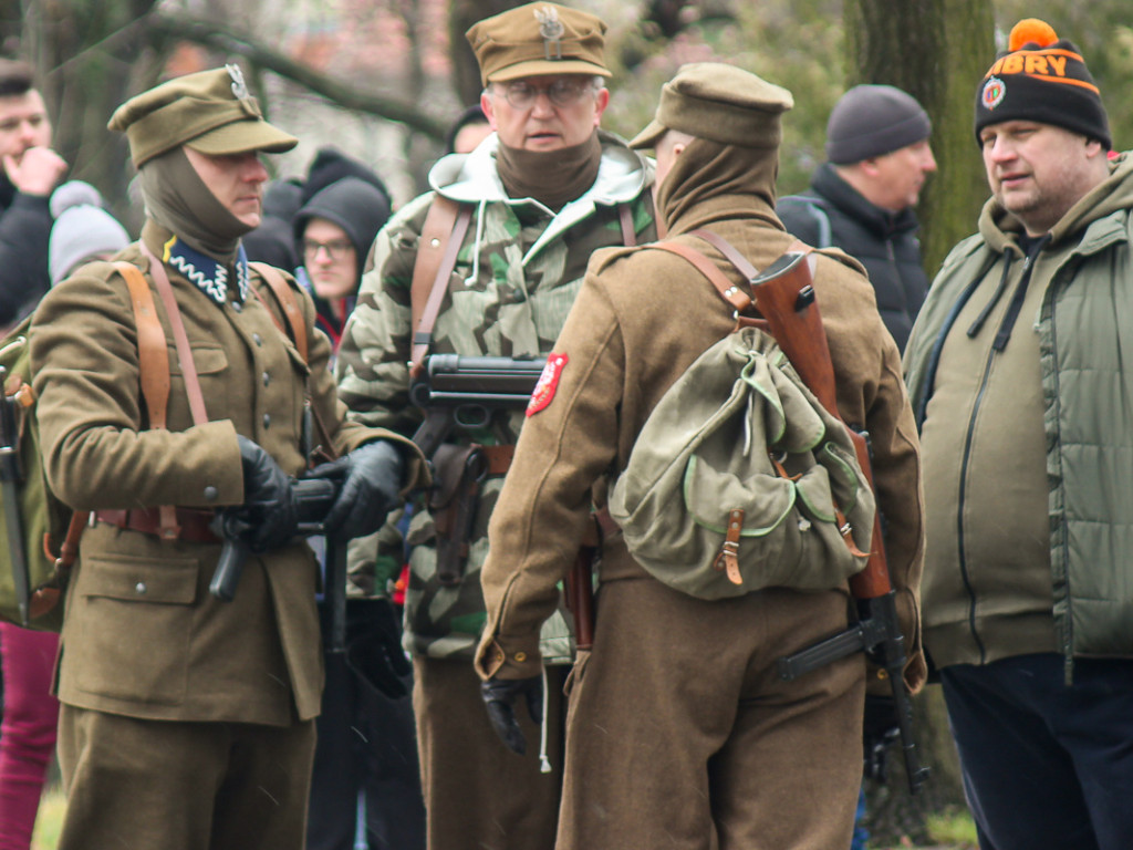 Kilkadziesiąt osób wzięło udział w pierwszym Terenowym Marszu Żołnierzy Wyklętych w Głogowie