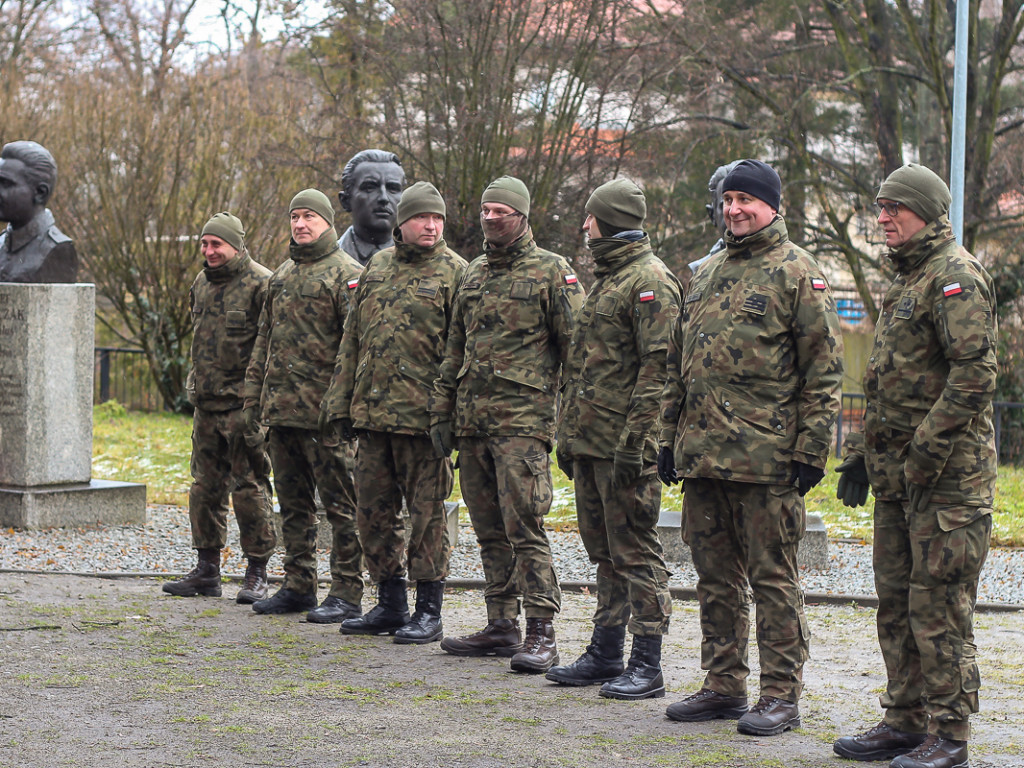 Kilkadziesiąt osób wzięło udział w pierwszym Terenowym Marszu Żołnierzy Wyklętych w Głogowie
