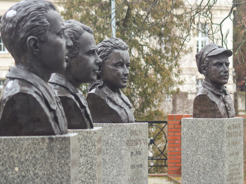 Kilkadziesiąt osób wzięło udział w pierwszym Terenowym Marszu Żołnierzy Wyklętych w Głogowie