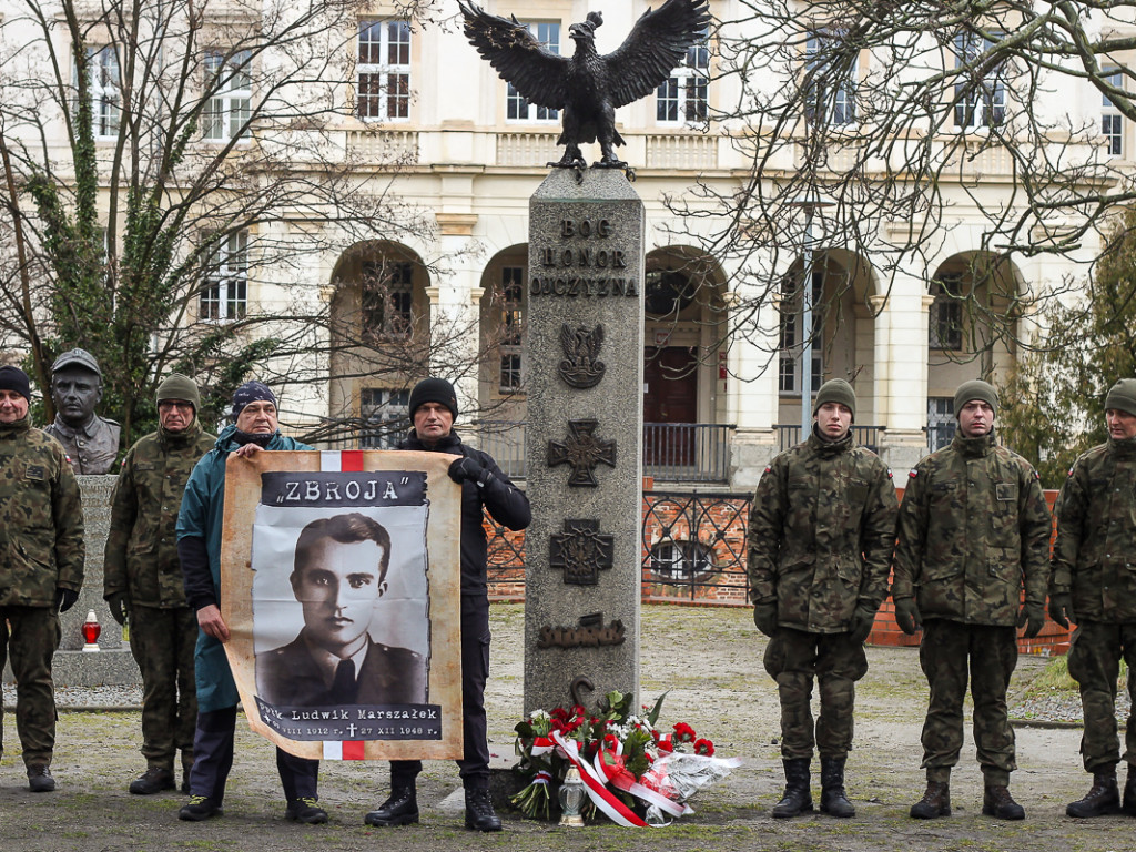 Kilkadziesiąt osób wzięło udział w pierwszym Terenowym Marszu Żołnierzy Wyklętych w Głogowie