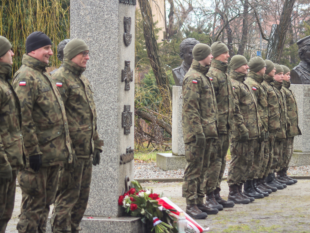 Kilkadziesiąt osób wzięło udział w pierwszym Terenowym Marszu Żołnierzy Wyklętych w Głogowie