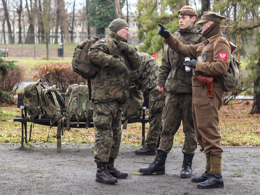 Kilkadziesiąt osób wzięło udział w pierwszym Terenowym Marszu Żołnierzy Wyklętych w Głogowie
