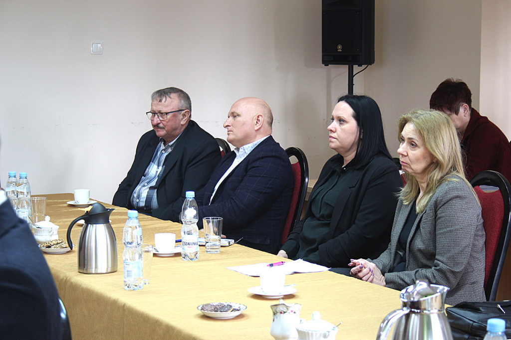 Debatują o katastrofalnym stanie, a pieniędzy brak