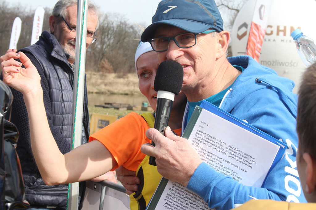 I Zakręcona Marzanna na placu festynowym trwa