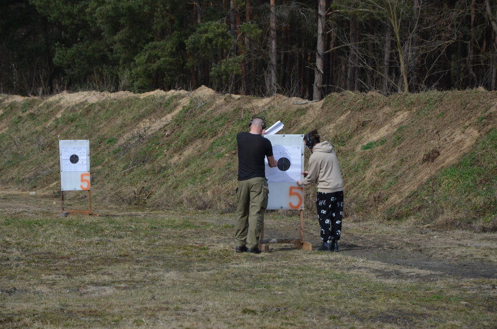 Zawody strzeleckie na strzelnicy Antras