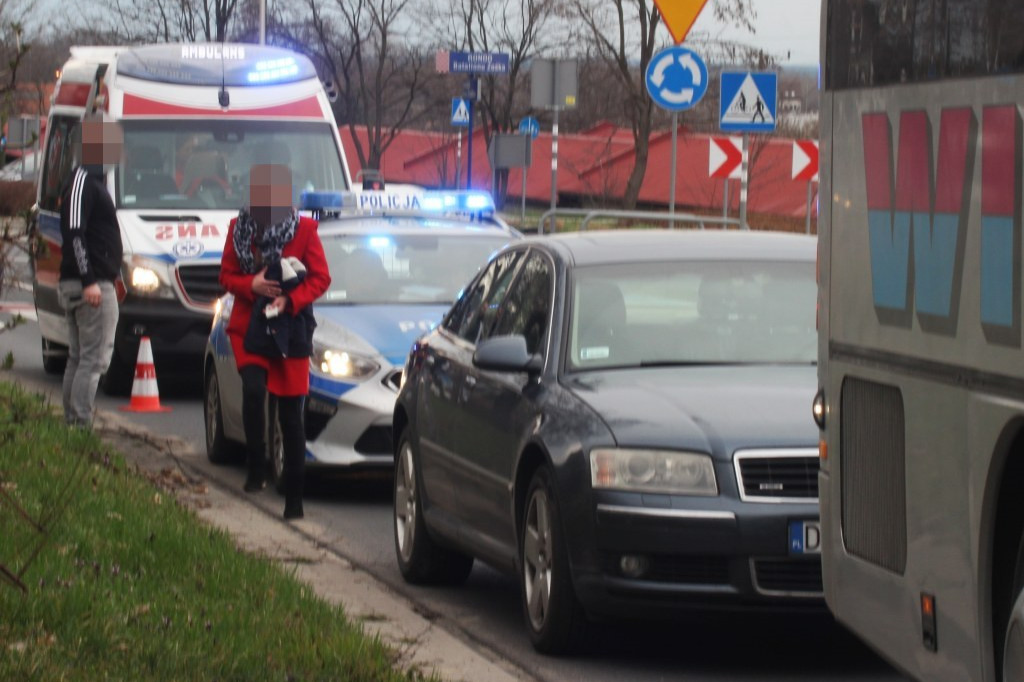 Autobus uderzył w audi