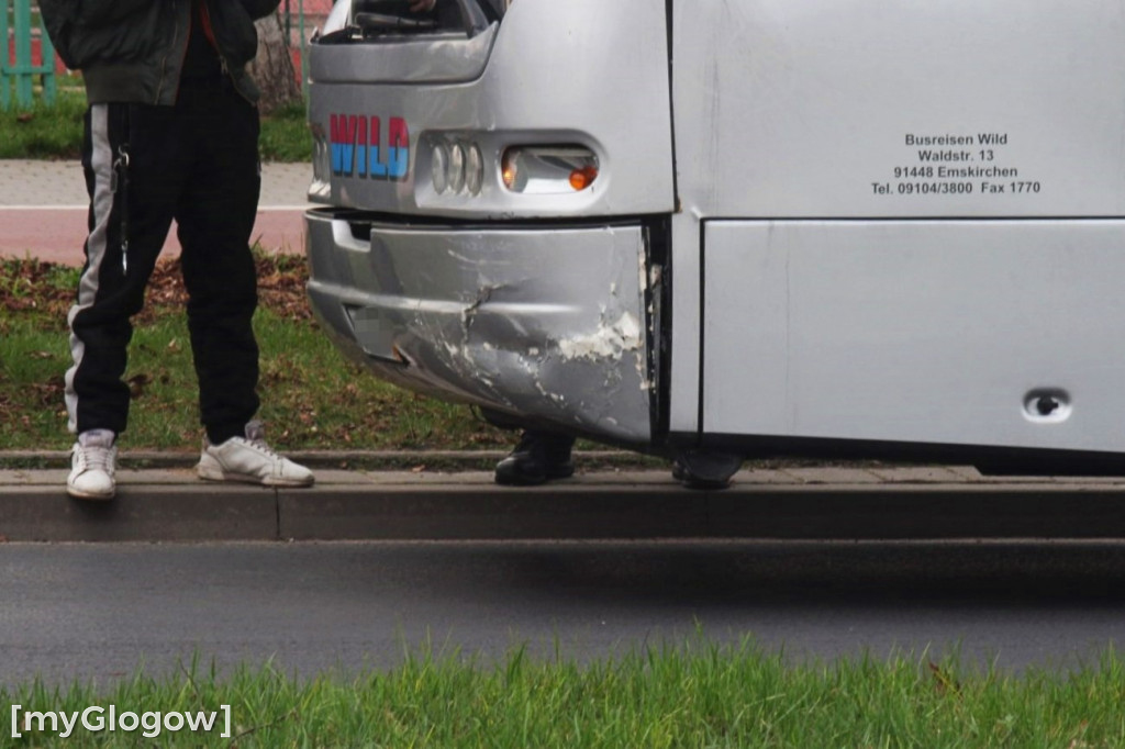 Autobus uderzył w audi