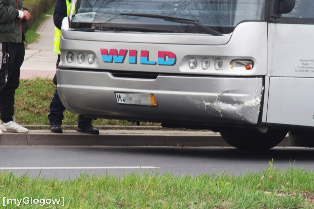 Autobus uderzył w audi