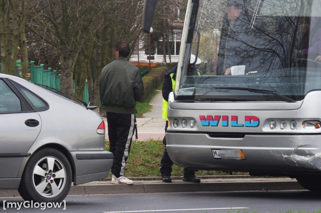 Autobus uderzył w audi