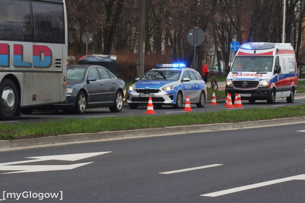 Autobus uderzył w audi