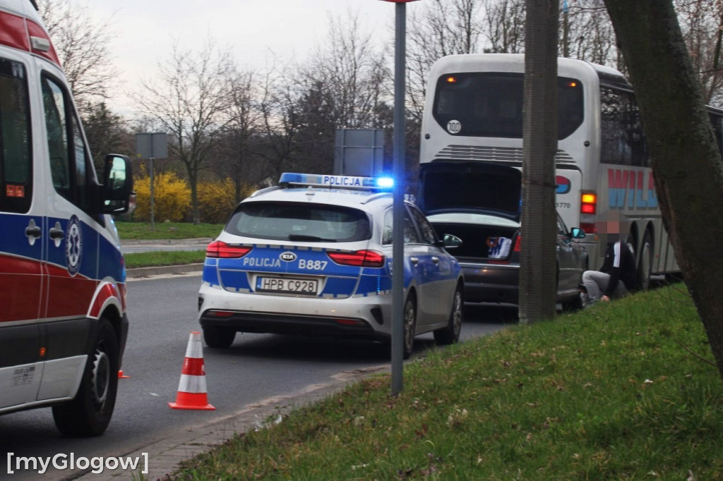 Autobus uderzył w audi