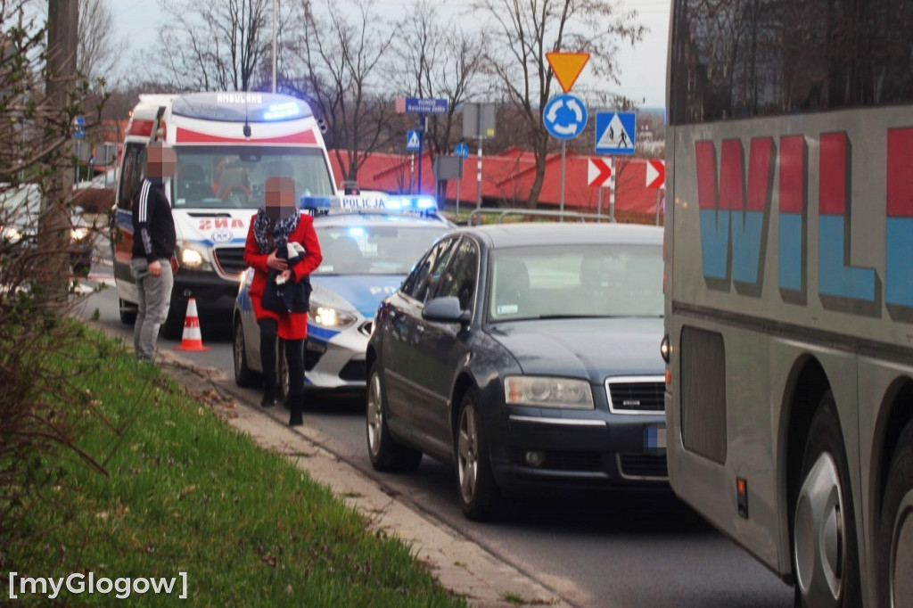 Autobus uderzył w audi