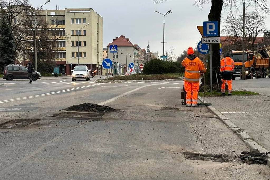 W Śródmieściu ruszyło łatanie dziur