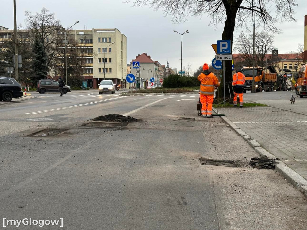W Śródmieściu ruszyło łatanie dziur