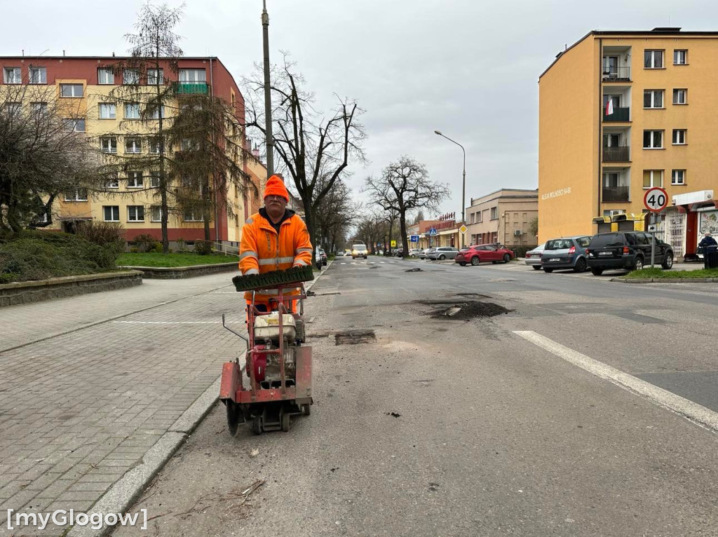 W Śródmieściu ruszyło łatanie dziur