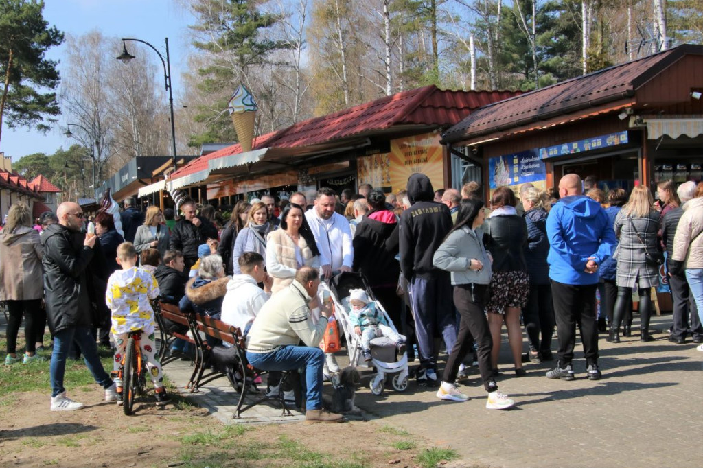 Tłumy spacerowiczów w Sławie
