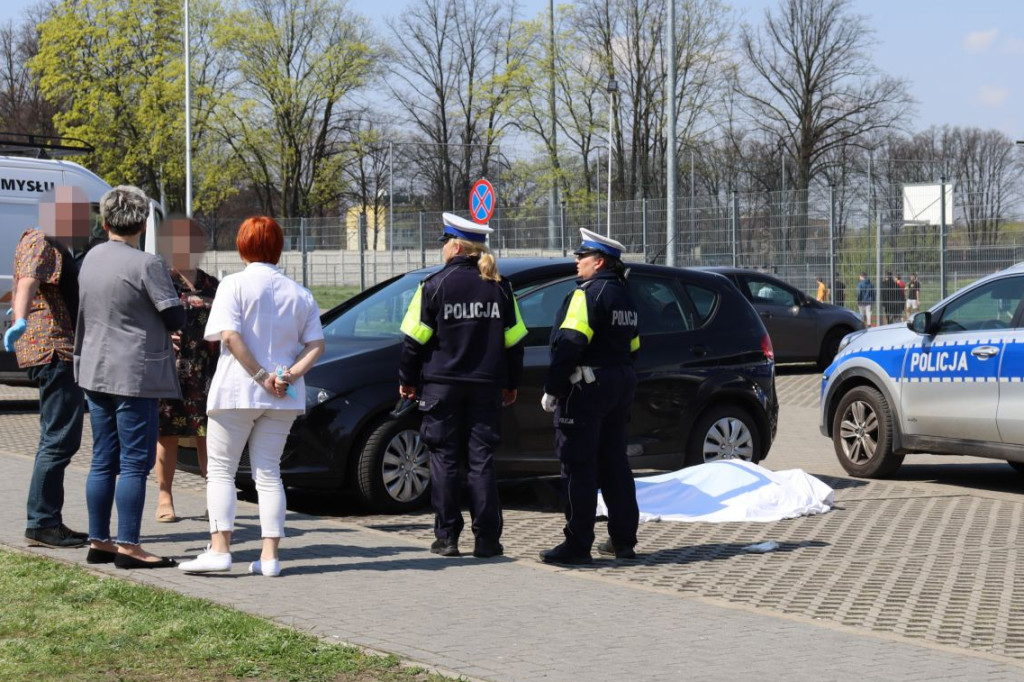 Śmierć pod przychodnią. Nie dotarł do lekarza