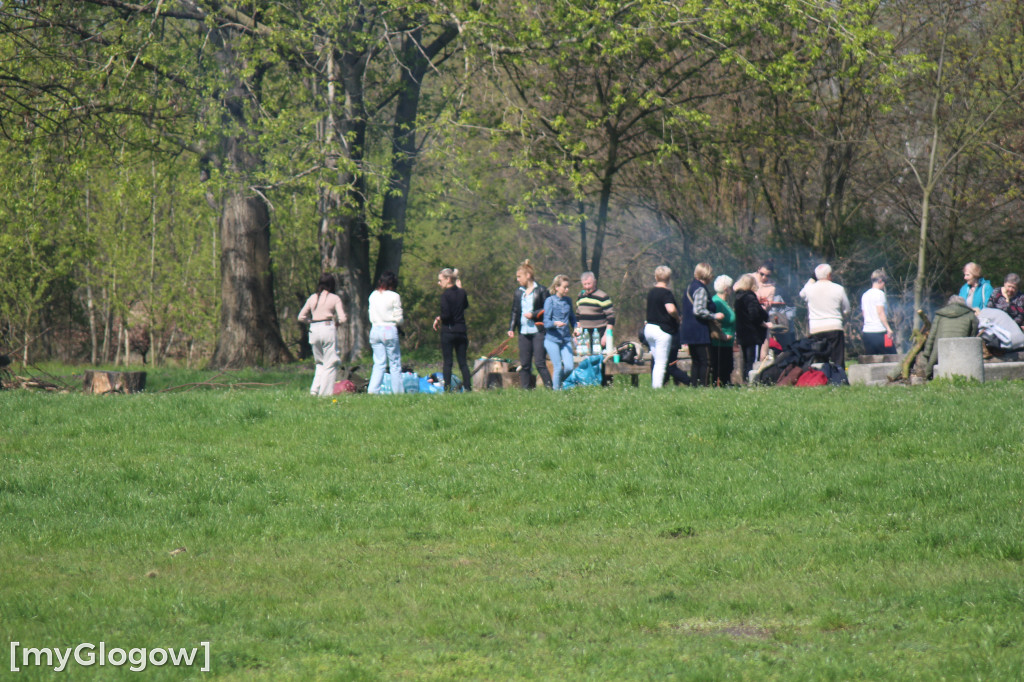 Sprzatąnie placu festynowego