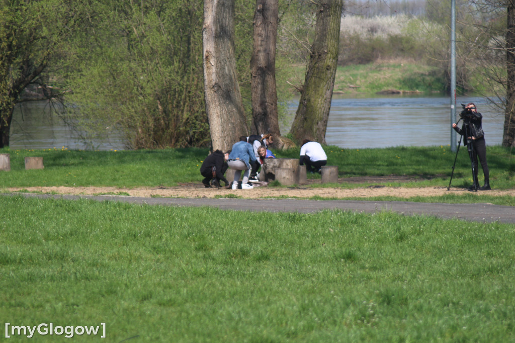 Sprzatąnie placu festynowego