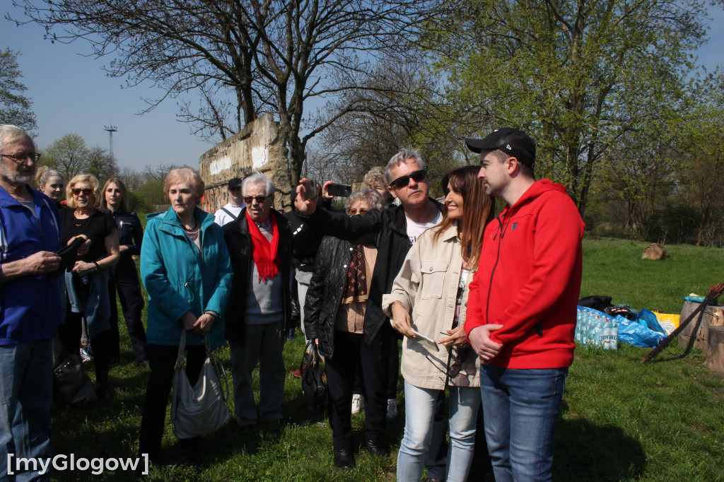 Sprzatąnie placu festynowego