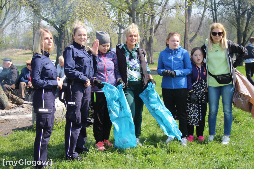 Sprzatąnie placu festynowego