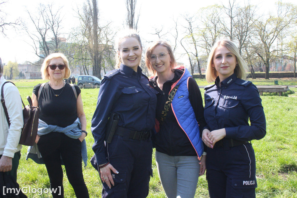 Sprzatąnie placu festynowego