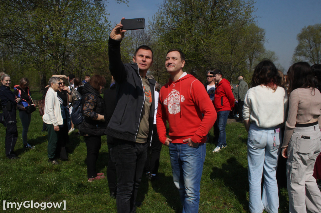 Sprzatąnie placu festynowego