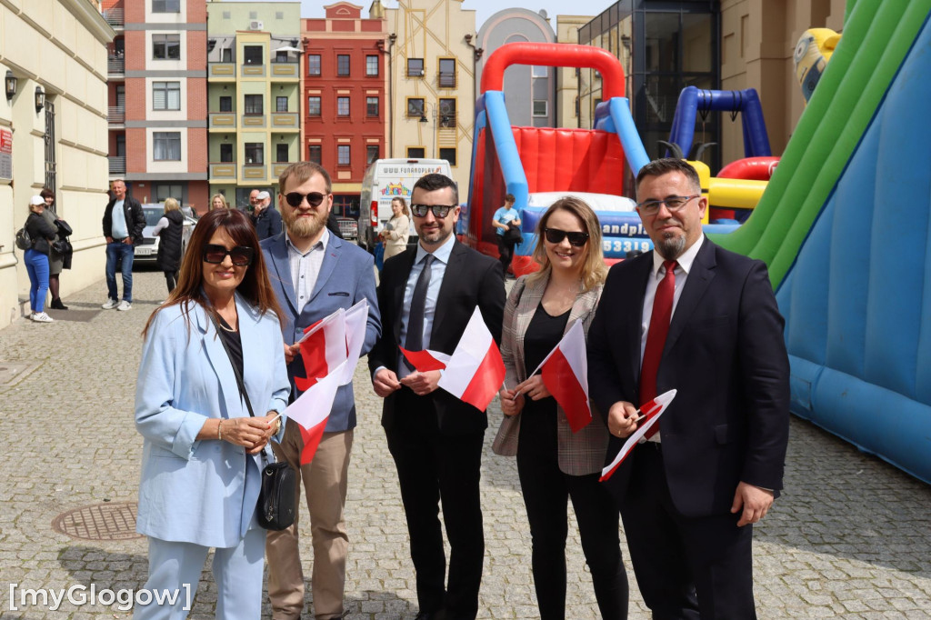 Dzień Flagi Polski pod pomnikiem Józefa Wybickiego