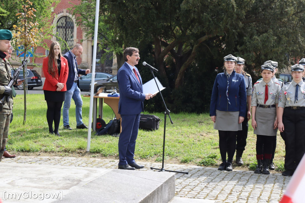 Dzień Flagi Polski pod pomnikiem Józefa Wybickiego