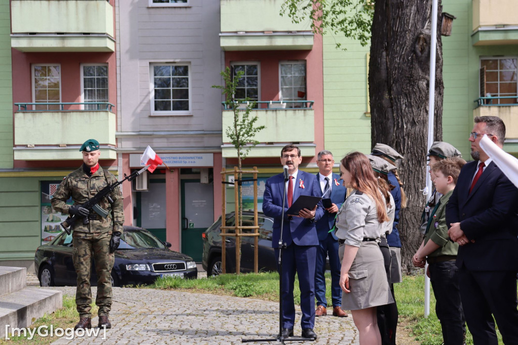 Dzień Flagi Polski pod pomnikiem Józefa Wybickiego