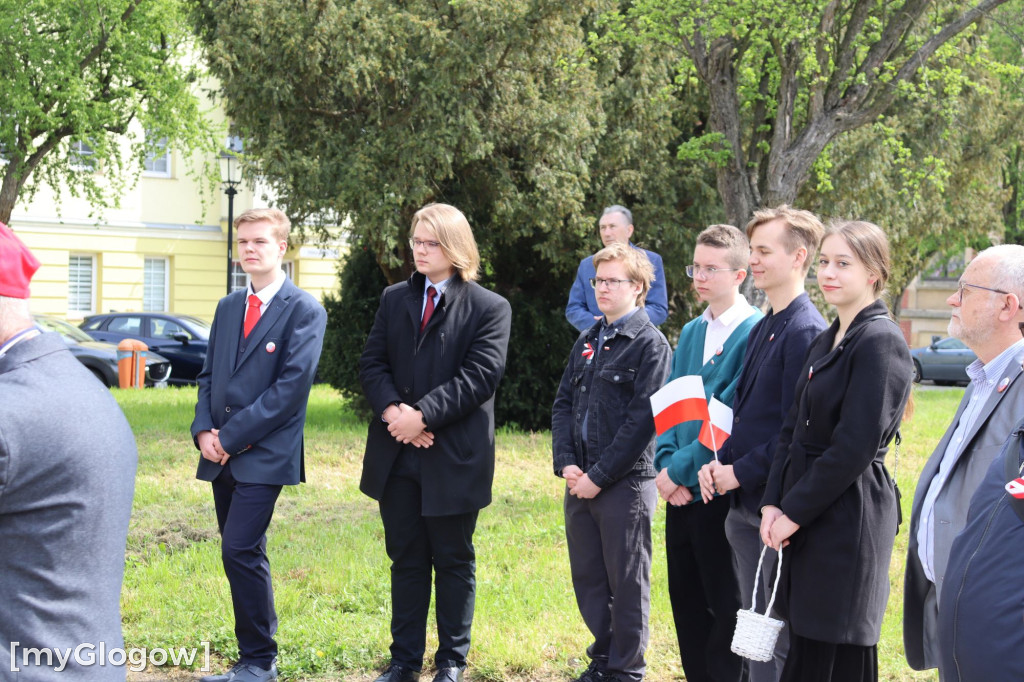 Dzień Flagi Polski pod pomnikiem Józefa Wybickiego