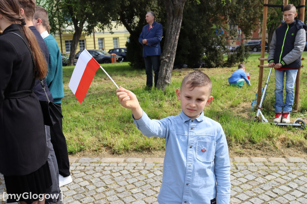 Dzień Flagi Polski pod pomnikiem Józefa Wybickiego